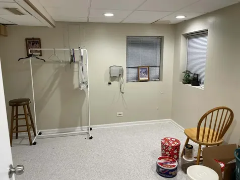 83 S Josephine Court Des Plaines IL 60016
