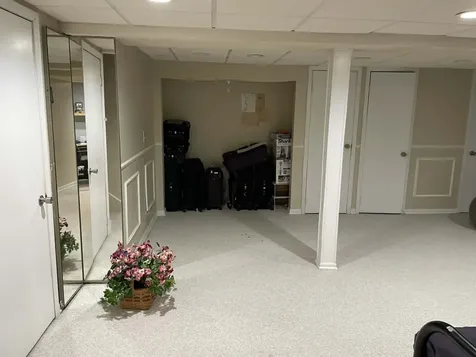83 S Josephine Court Des Plaines IL 60016