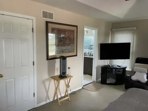 83 S Josephine Court Des Plaines IL 60016
