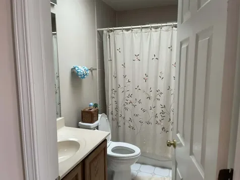 83 S Josephine Court Des Plaines IL 60016