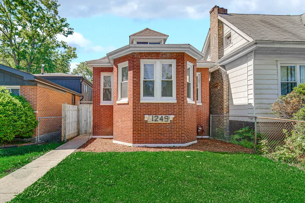 1249 West 97th Street Chicago IL 60643