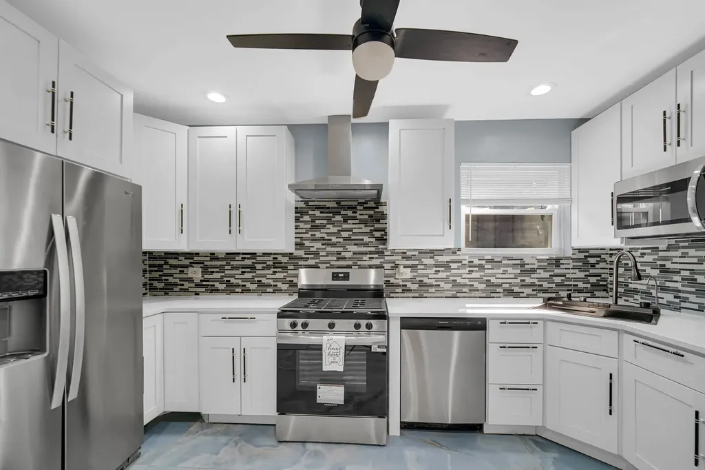 1249 West 97th Street Chicago IL 60643