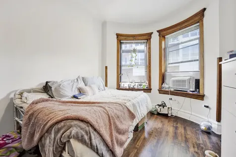3932 North Sheridan Road Chicago IL 60613