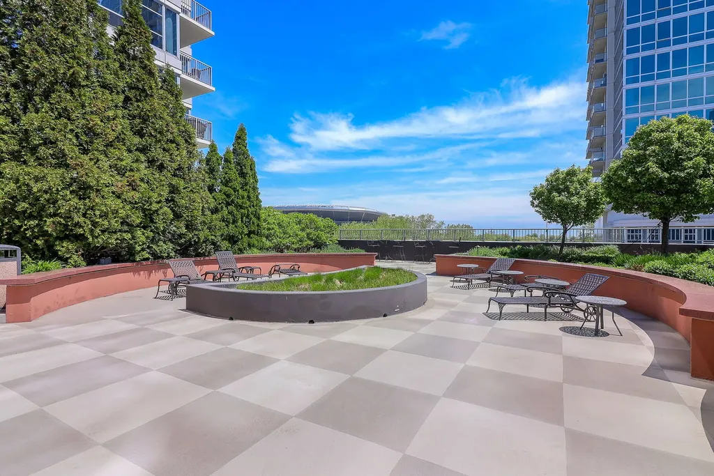 1600 South Prairie Avenue Chicago IL 60616