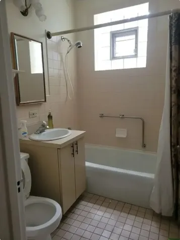 6939 North Hamilton Avenue Chicago IL 60645