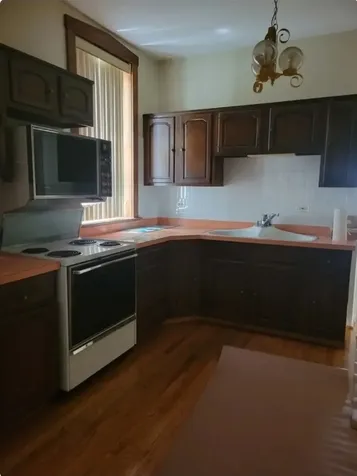 6939 North Hamilton Avenue Chicago IL 60645
