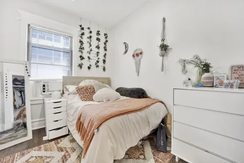 1010 West Dakin Street Chicago IL 60613
