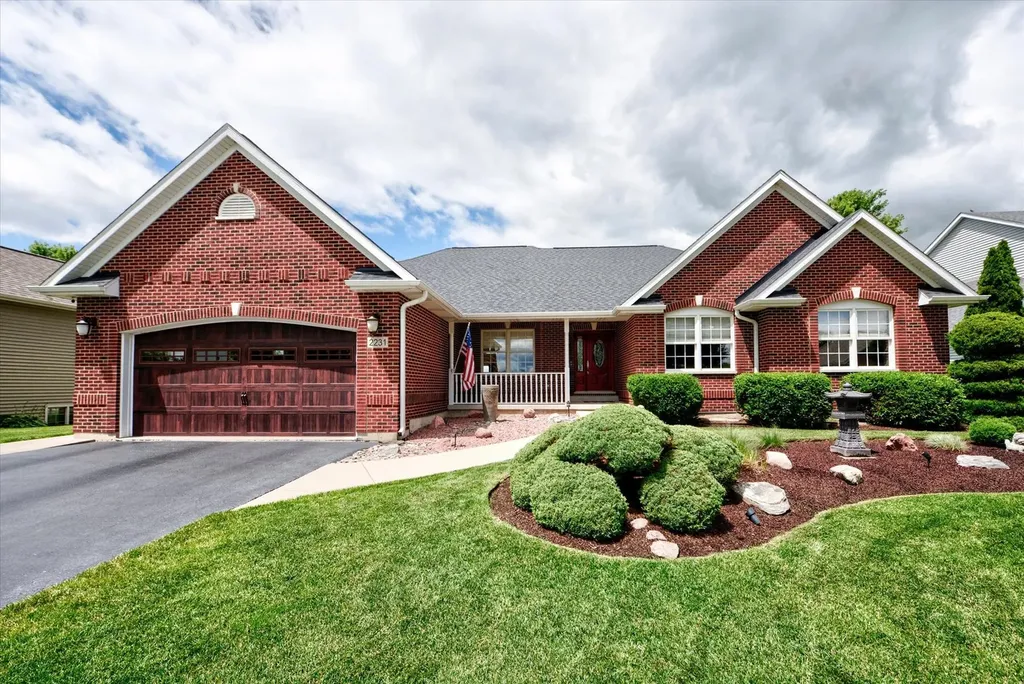 2231 Luther Lowell Lane Sycamore IL 60178