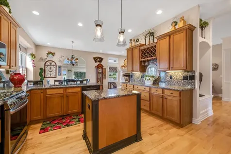 2231 Luther Lowell Lane Sycamore IL 60178