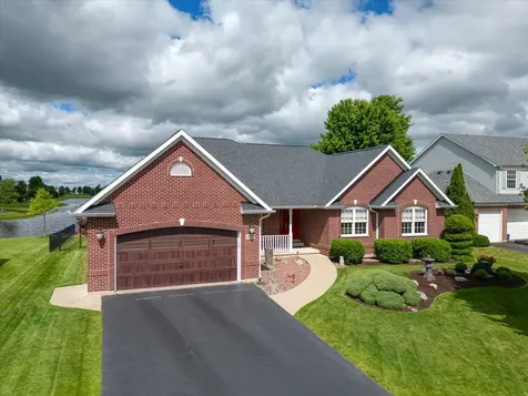 2231 Luther Lowell Lane Sycamore IL 60178