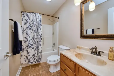 2231 Luther Lowell Lane Sycamore IL 60178