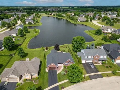 2231 Luther Lowell Lane Sycamore IL 60178