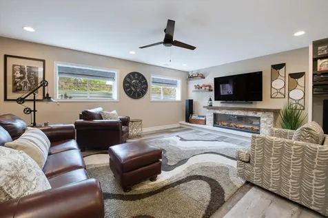 2231 Luther Lowell Lane Sycamore IL 60178