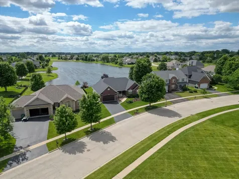 2231 Luther Lowell Lane Sycamore IL 60178