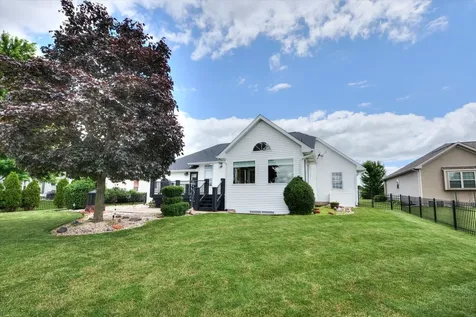 2231 Luther Lowell Lane Sycamore IL 60178