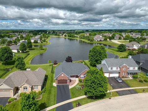 2231 Luther Lowell Lane Sycamore IL 60178