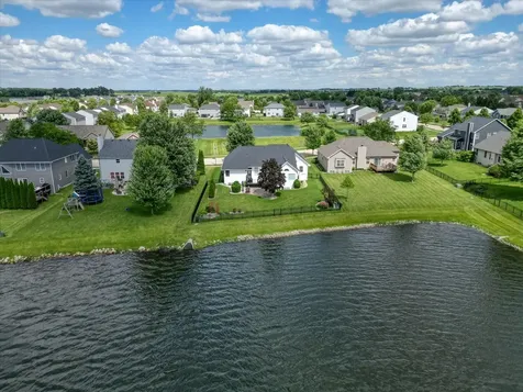 2231 Luther Lowell Lane Sycamore IL 60178