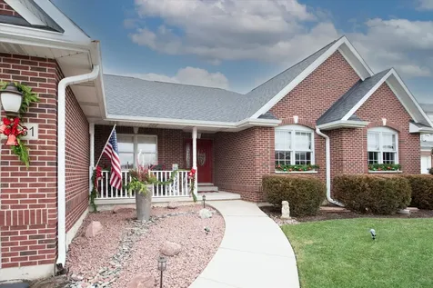 2231 Luther Lowell Lane Sycamore IL 60178