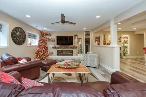 2231 Luther Lowell Lane Sycamore IL 60178