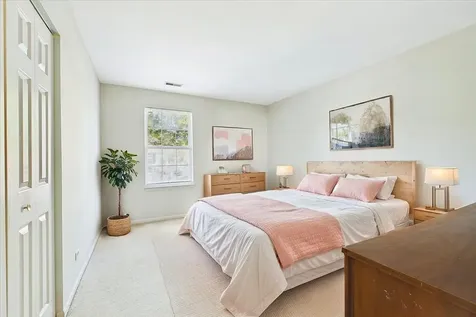855 West Saratoga Circle Island Lake IL 60042