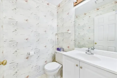 855 West Saratoga Circle Island Lake IL 60042