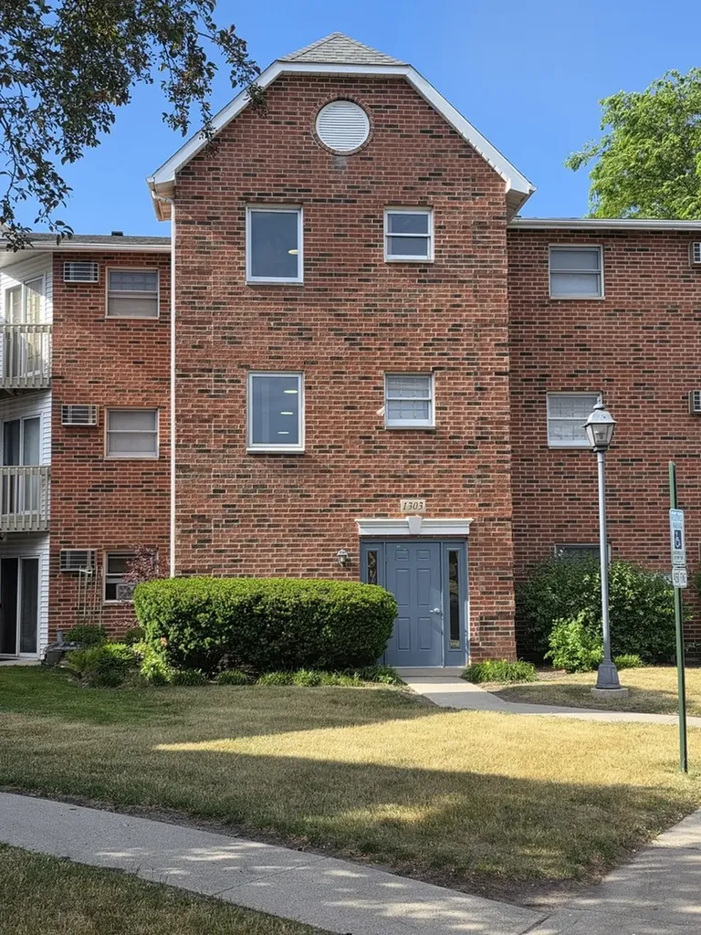 1303 Cunat Court Lake In The Hills IL 60156