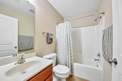 661 Stonegate Drive Sycamore IL 60178