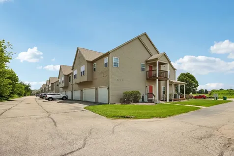 661 Stonegate Drive Sycamore IL 60178
