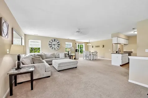 661 Stonegate Drive Sycamore IL 60178