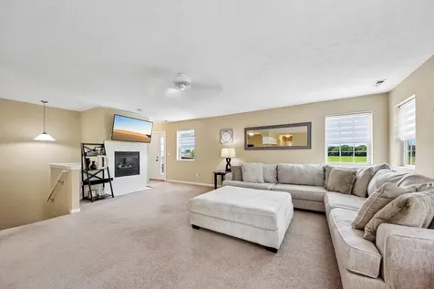 661 Stonegate Drive Sycamore IL 60178