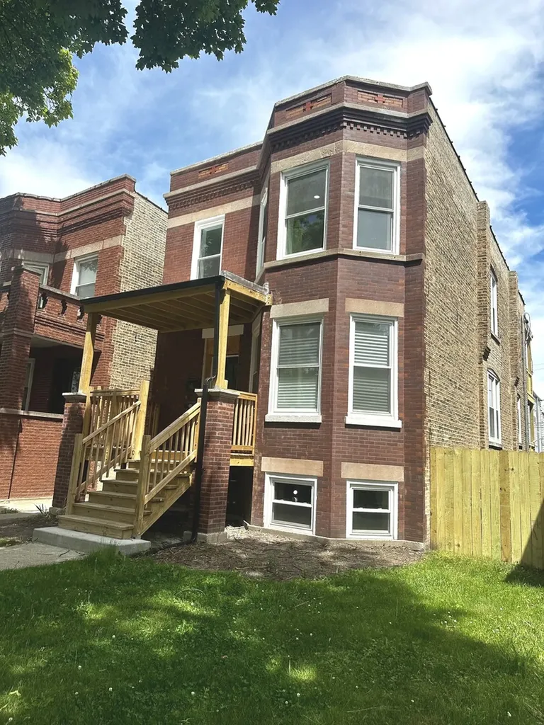 5158 West Agatite Avenue Chicago IL 60630