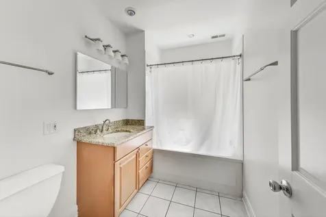 917 West Sunnyside Avenue Chicago IL 60640