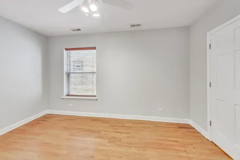 917 West Sunnyside Avenue Chicago IL 60640
