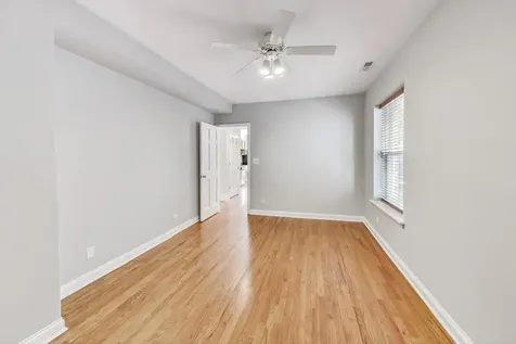 917 West Sunnyside Avenue Chicago IL 60640