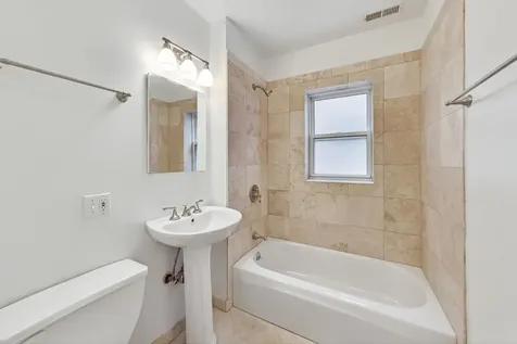 917 West Sunnyside Avenue Chicago IL 60640
