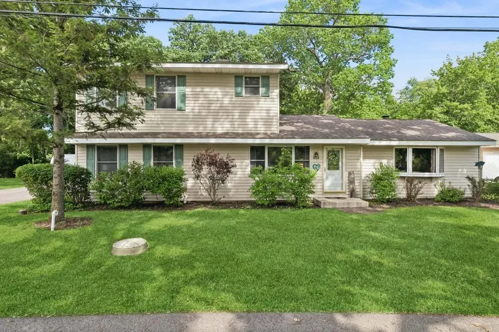 111 Eastwood Avenue Port Barrington IL 60010