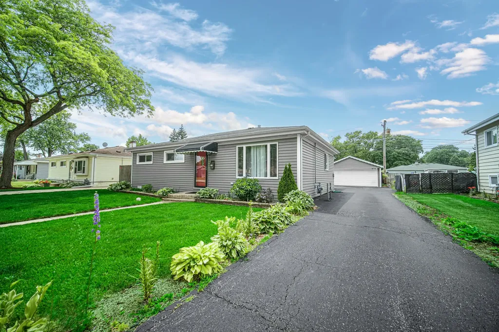 530 North 3rd Avenue Villa Park IL 60181