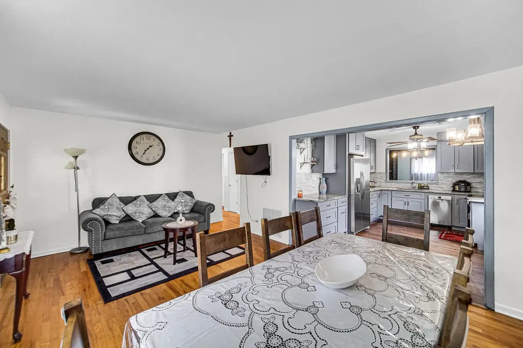 530 North 3rd Avenue Villa Park IL 60181