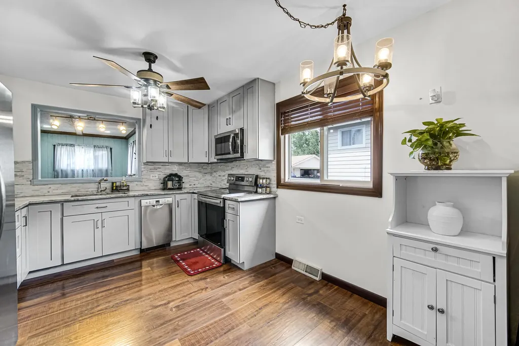 530 North 3rd Avenue Villa Park IL 60181