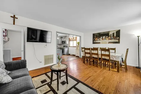 530 North 3rd Avenue Villa Park IL 60181