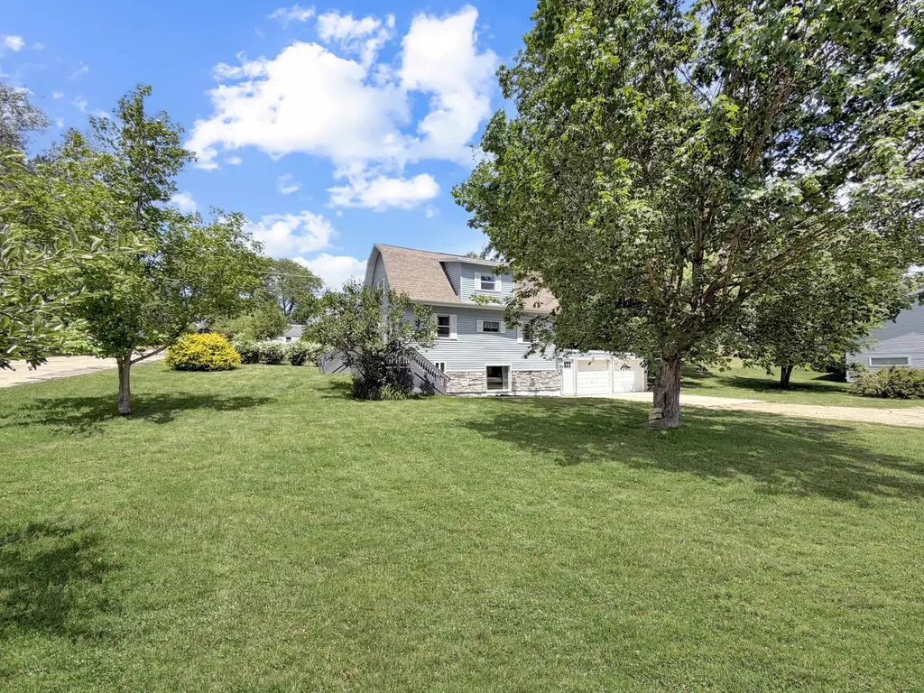 1210 Sun Vu Drive Freeport IL 61032