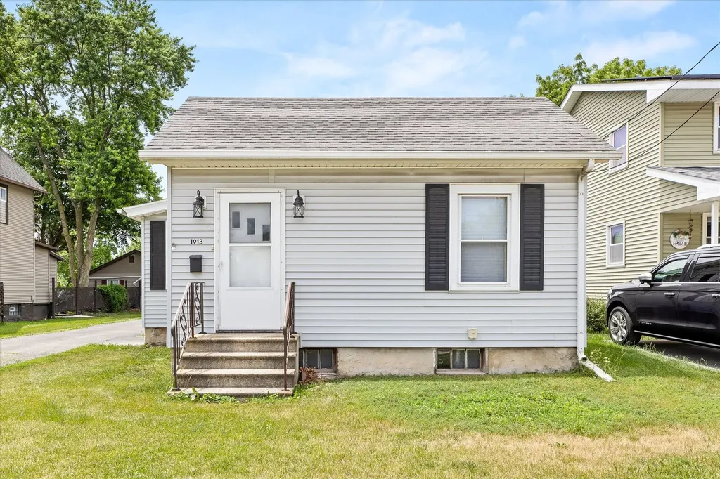 1913 Columbus Street Ottawa IL 61350