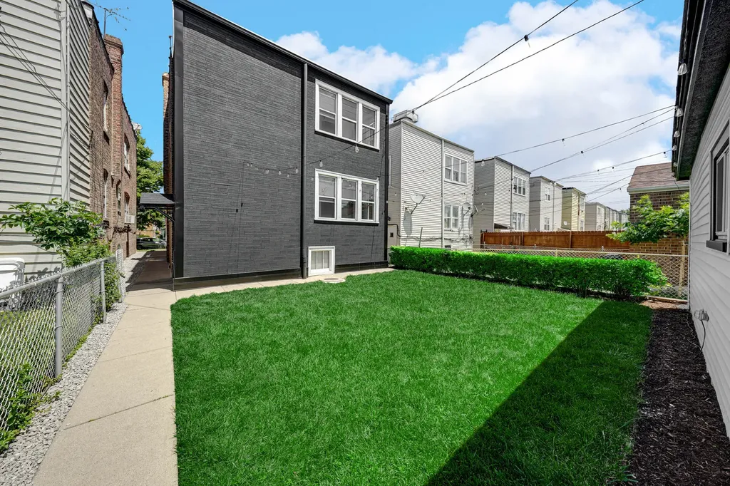 5341 West Wrightwood Avenue Chicago IL 60639