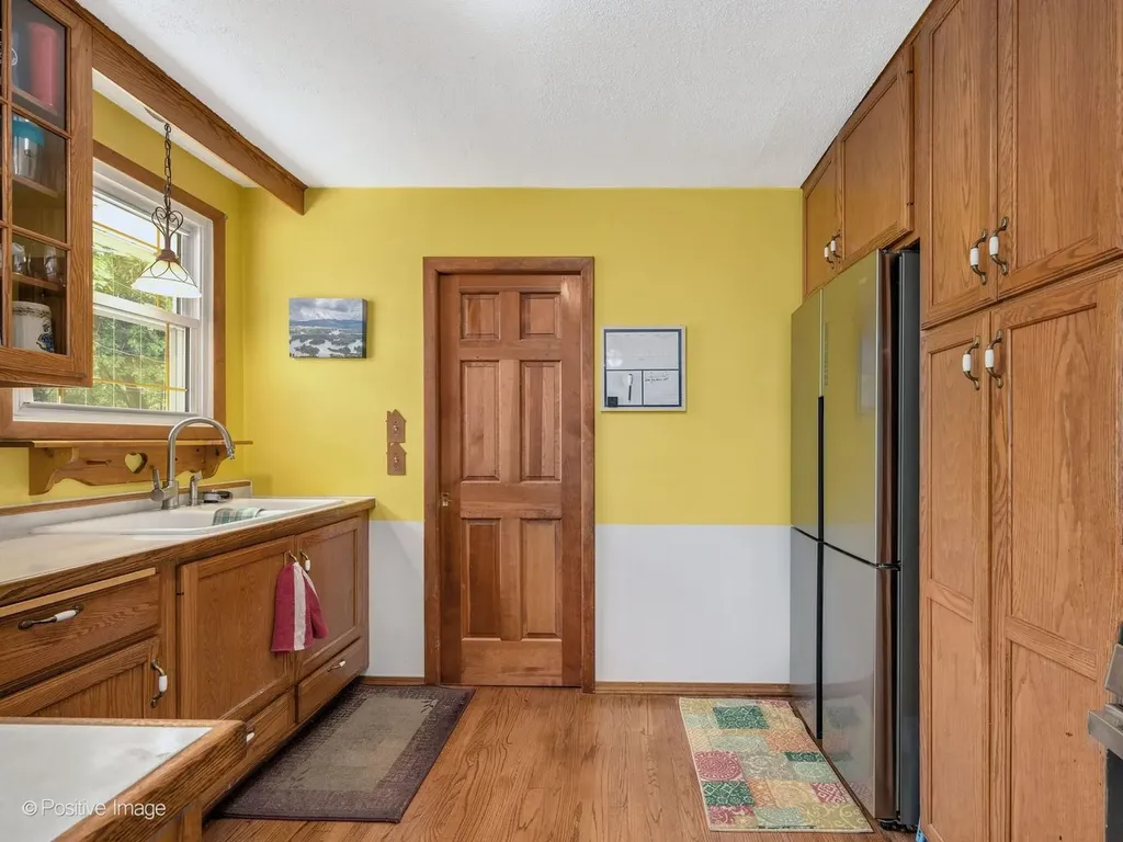 324 Shawnee Drive Carol Stream IL 60188