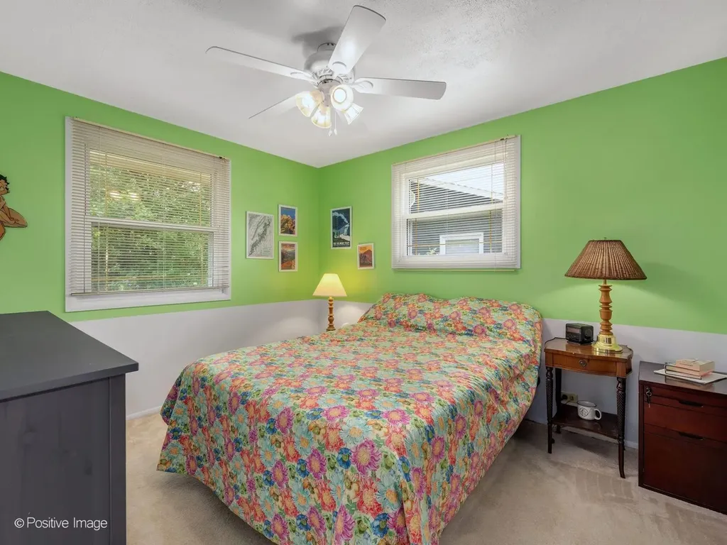 324 Shawnee Drive Carol Stream IL 60188