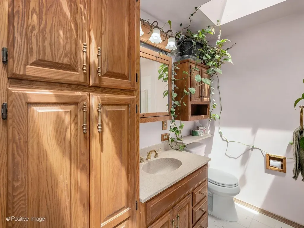 324 Shawnee Drive Carol Stream IL 60188