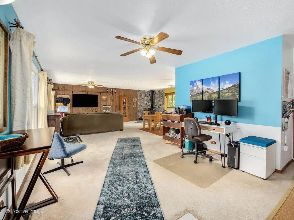 324 Shawnee Drive Carol Stream IL 60188
