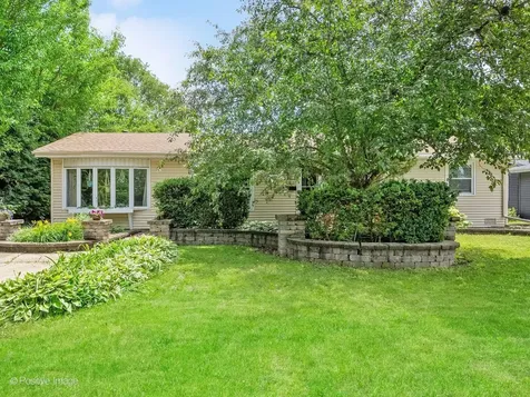 324 Shawnee Drive Carol Stream IL 60188