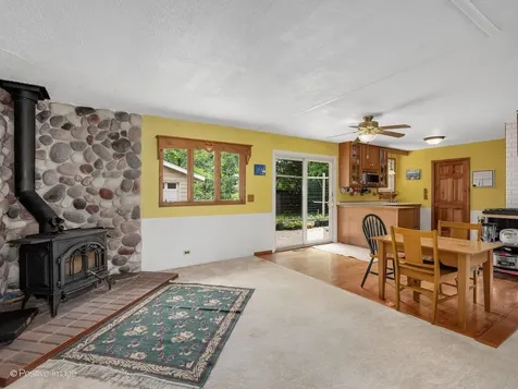324 Shawnee Drive Carol Stream IL 60188