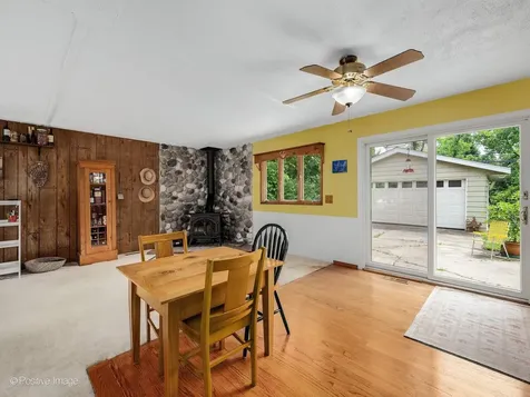 324 Shawnee Drive Carol Stream IL 60188